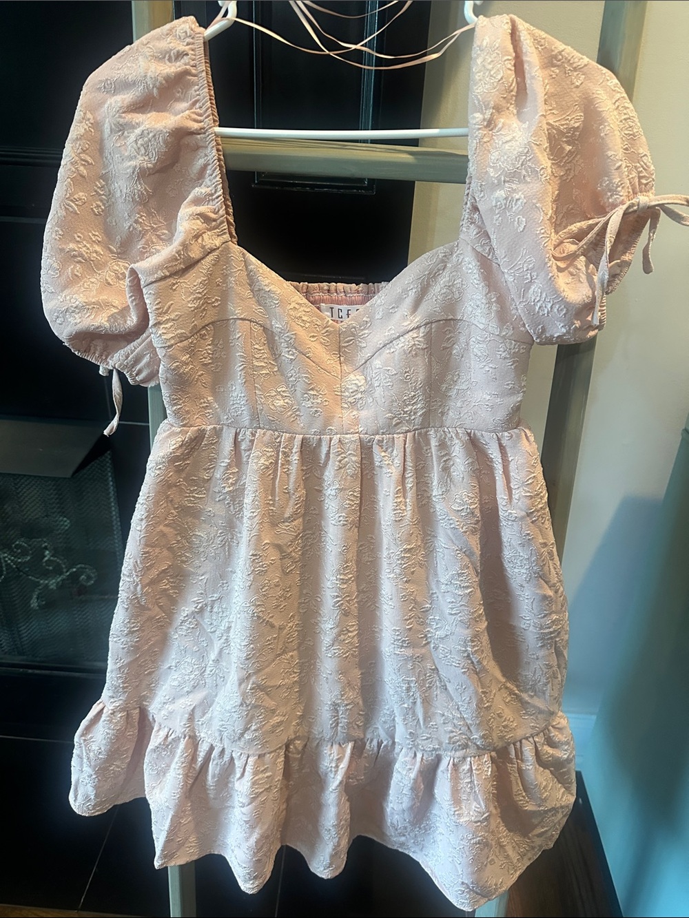 TCEC Pale Pink Puff Sleeve Jacquard Mini Dress